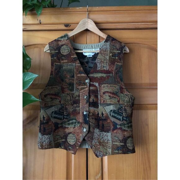 On The Verge Fishing Tapestry Women’s Vest Size M - Picture 1 of 12
